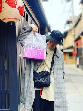 「koe（コエ）のアイテム（ステンカラーコート）」を使った、Kazumaさん（メンズ・172cm）の春コーディネート