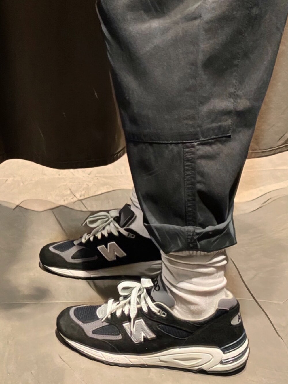 「NEW BALANCEのアイテム（スニーカー、グレー系）」を使った、Kさん（メンズ・170cm）の夏コーディネートの1枚目の写真