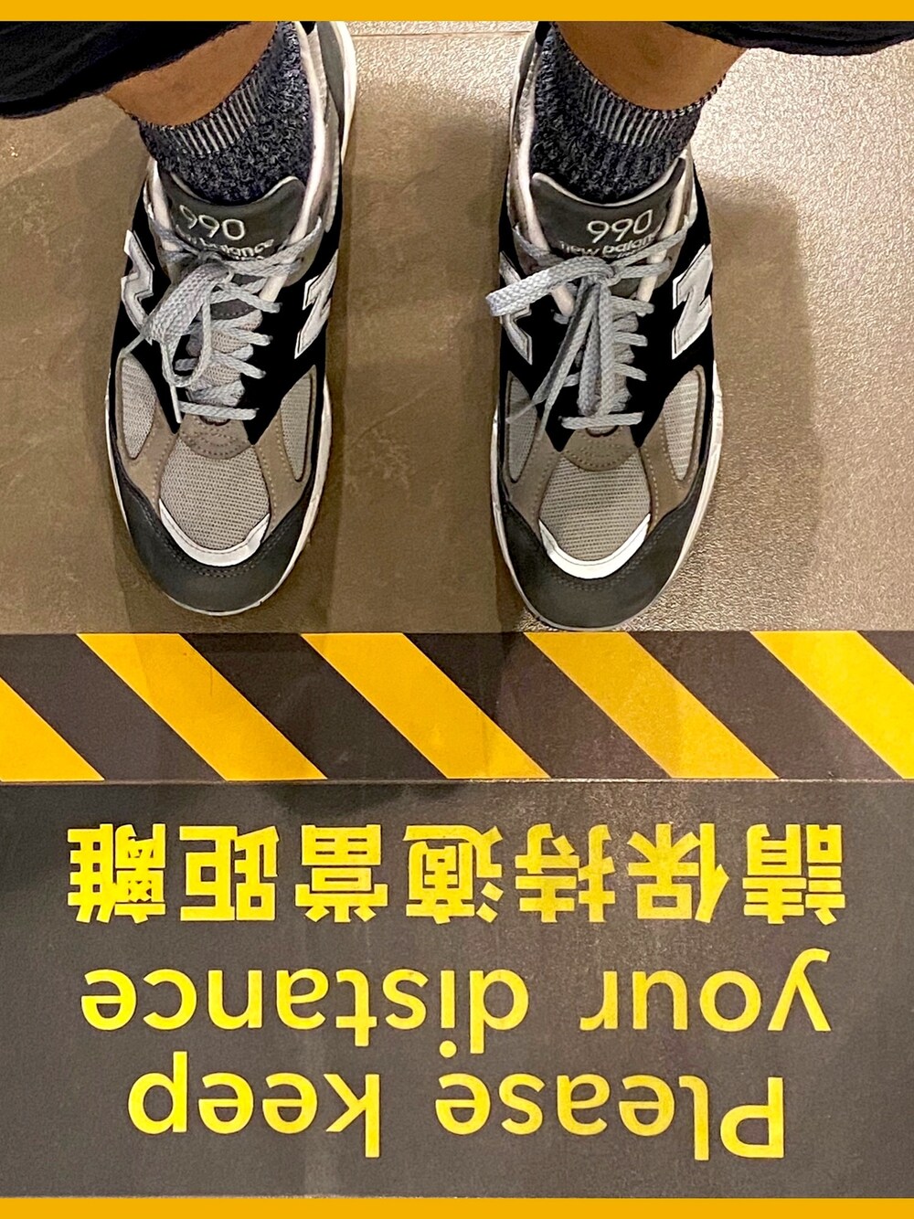 「NEW BALANCEのアイテム（スニーカー、グレー系）」を使った、Kさん（メンズ・170cm）の夏コーディネートの1枚目の写真