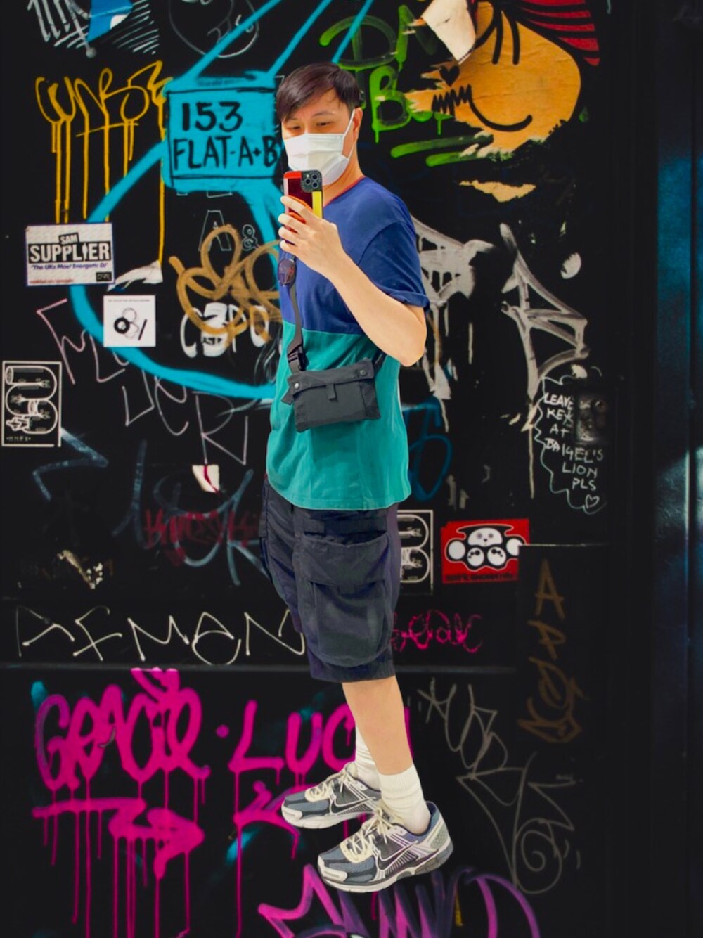 「NIKEのアイテム（スニーカー、ホワイト系）」を使った、Kさん（メンズ・170cm）の春コーディネートの1枚目の写真
