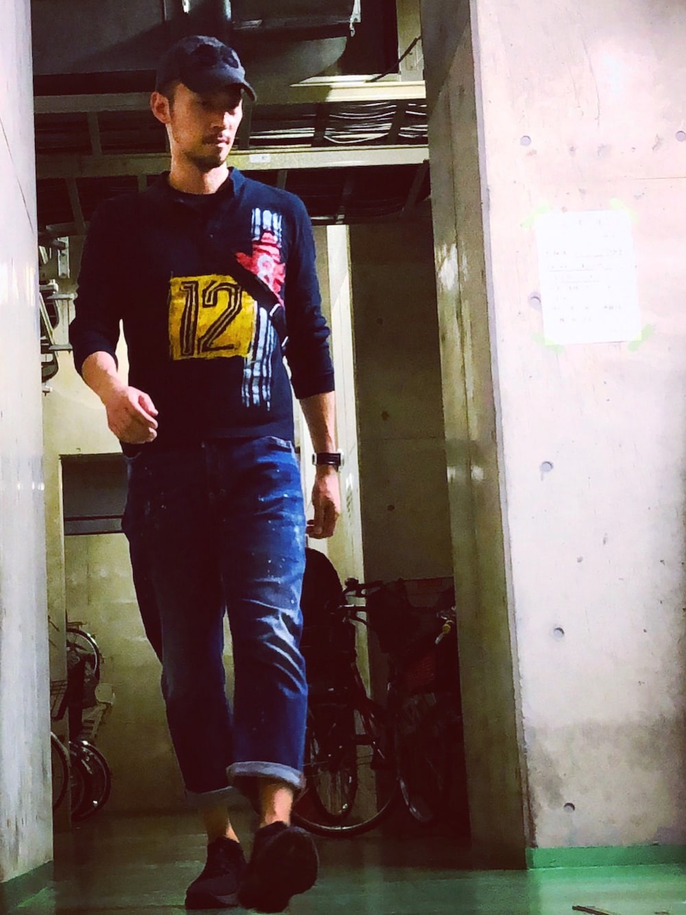「グラフィックＴ、ヘンリーネック、大人カジュアル、オトナカジュアル、ラフ、シンプル」｜「DRIES VAN NOTENのアイテム（Tシャツ/カットソー、ブラック系）」を使った、Tripledouble567さん（メンズ・178cm）の夏コーディネートの1枚目の写真