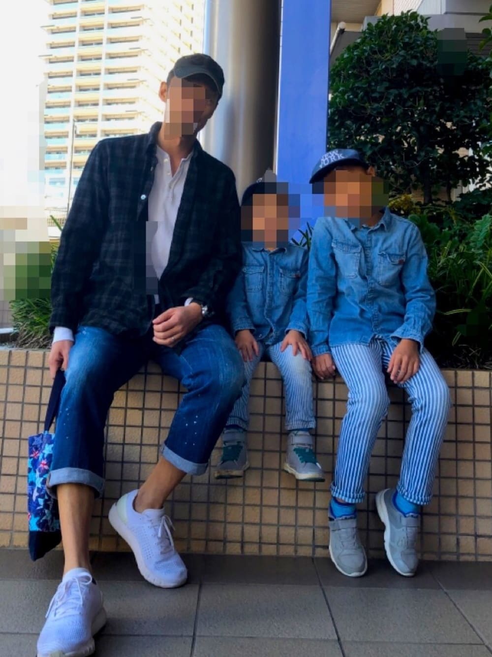 「親子コーデ、チェックシャツ、ヘンリーネック、ウールシャツ、ラメ、大人カジュアル、オトナカジュアル、シンプル」｜「COMME des GARCONSのアイテム（シャツ/ブラウス、ブラック系）」を使った、Tripledouble567さん（メンズ・178cm）の秋コーディネートの1枚目の写真