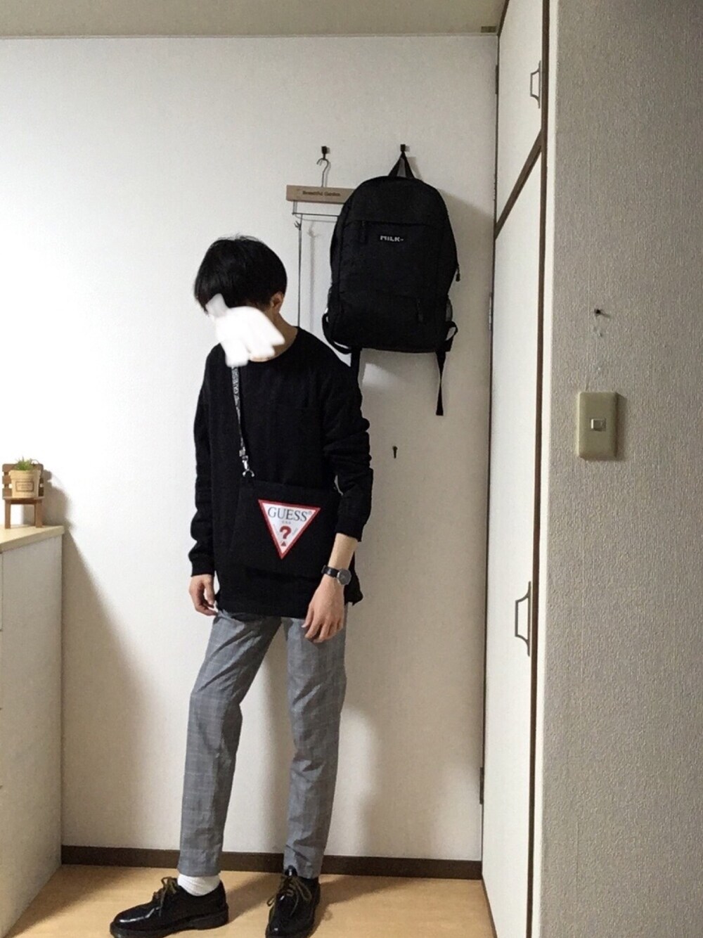「平成最後のWEARISTAセンバツ、ブラック、春、WEARBOOKエントリー、いいね、save、フォローお願いします🤑、カジュアルコーデ、オーバーサイズ、GU、オトナカジュアル、チンスースタイル」｜「Guessのアイテム（ショルダーバッグ、ブラック系）」を使った、シーユエン チンスーさん（メンズ・180cm）の春コーディネートの1枚目の写真