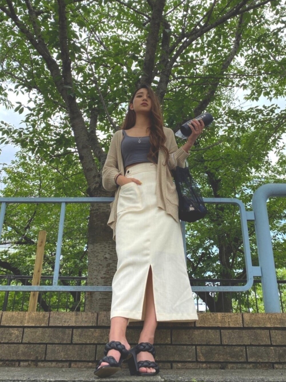 「オトナカジュアル、今日のコーデ、おしゃれさんと繋がりたい、春夏コーデ、ベージュ、シンプルコーデ、Discoat、andemiu、ロングスカート、サマーカーディガン」｜「DISCOATのスカシ畦ユルカーディガン（カーディガン/ボレロ、ベージュ系）」を使った、chihirokikkawaさん（レディース・152cm）の夏コーディネートの1枚目の写真
