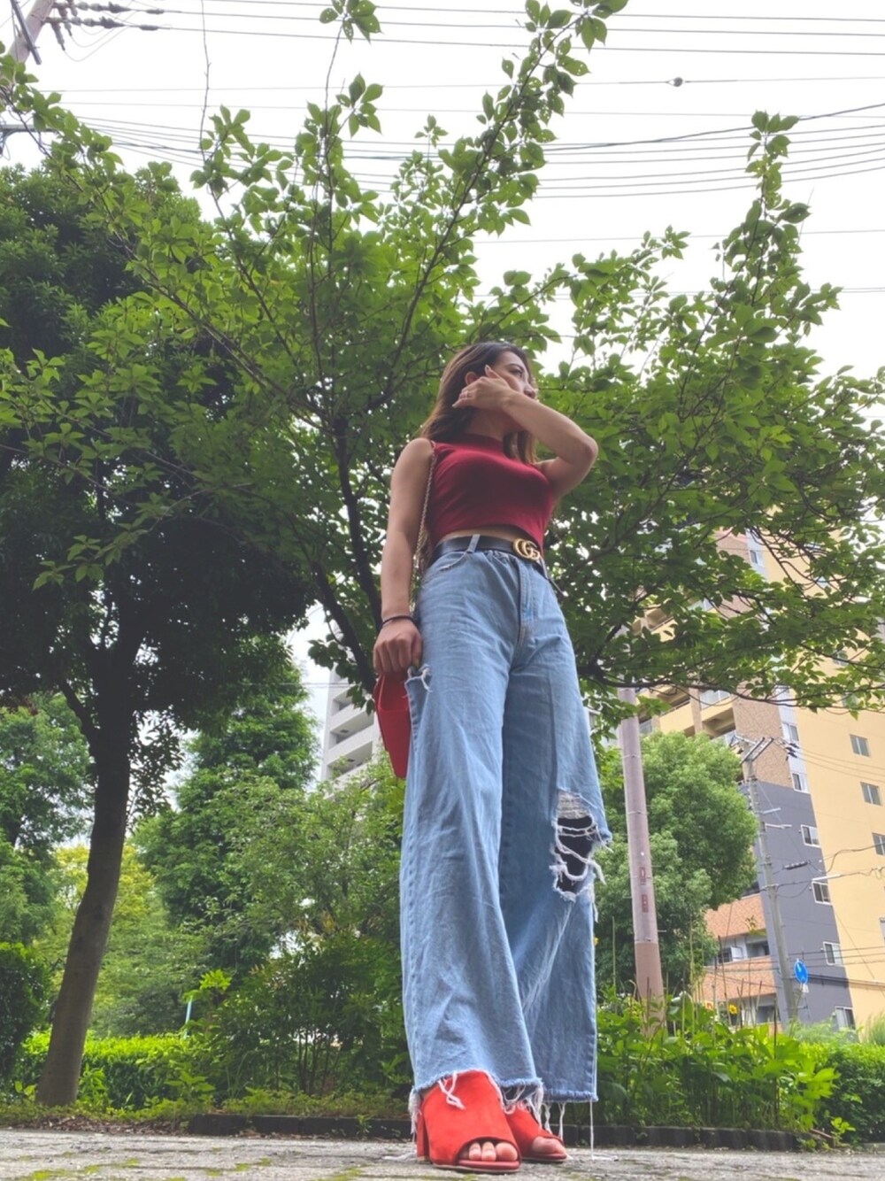 「夏コーデ、今日のコーデ、レッドコーデ、ワイドパンツ、Bershka、FOREVER21、GUCCI、赤ヒール、ダメージデニムパンツ、AZUL by moussy」｜「FOREVER 21のアイテム（トップス、レッド系）」を使った、chihirokikkawaさん（レディース・152cm）の夏コーディネートの1枚目の写真