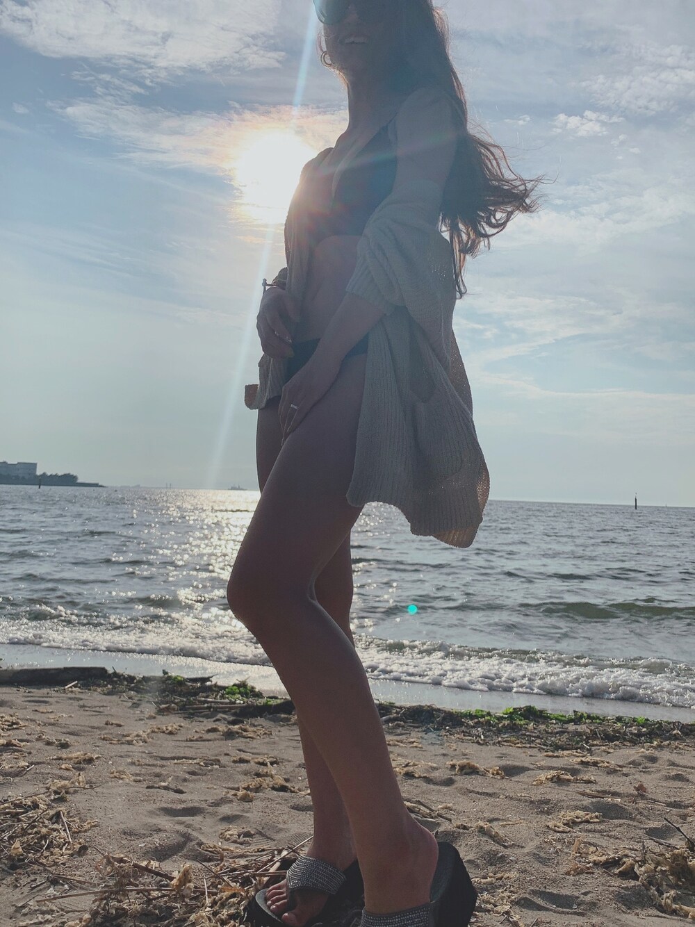 「H&M、大人かわいい、ビキニ、ビキニコーデ、休日スタイル、オトナカジュアル、ブラック、夏コーデ、水着、海」｜「H&MのH&M - ビキニボトム - ブラック（水着、ブラック系）」を使った、chihirokikkawaさん（レディース・152cm）の秋コーディネートの1枚目の写真