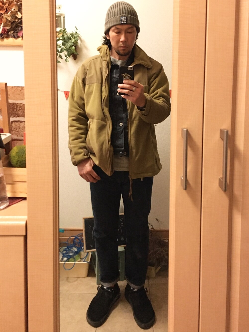 「大人カジュアル、休日コーデ、ミリタリー、フリースジャケット、デニムジャケット、デニム、アメカジ、vintage、古着、ニットキャップ」｜「STANDARD CALIFORNIAのアイテム（ニットキャップ/ビーニー、グレー系）」を使った、tomolexさん（メンズ・172cm）の冬コーディネートの1枚目の写真