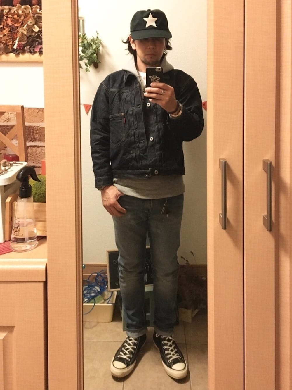 「休日スタイル、デニムジャケット、デニムパンツ、デニムオンデニム、オールスター、コンバース、Levi's、アメカジ、vintage、古着」｜「three face×choose meのアイテム（キャップ、ブラック系）」を使った、tomolexさん（メンズ・172cm）の冬コーディネートの1枚目の写真