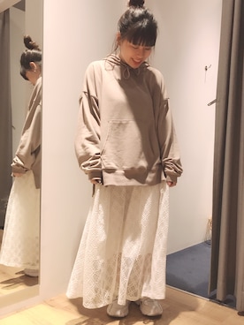 「SEVENDAYS=SUNDAY（セブンデイズサンデイ）のアイテム（パーカー）」を使った、マナティさん（レディース・152cm）の春コーディネート