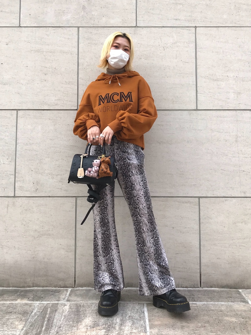 MCM エムシーエム ZOO ドッグチャーム ヴィセトス ベージュ One Size Aren M Pup Charm in Visetos Cognac | MCM ®US