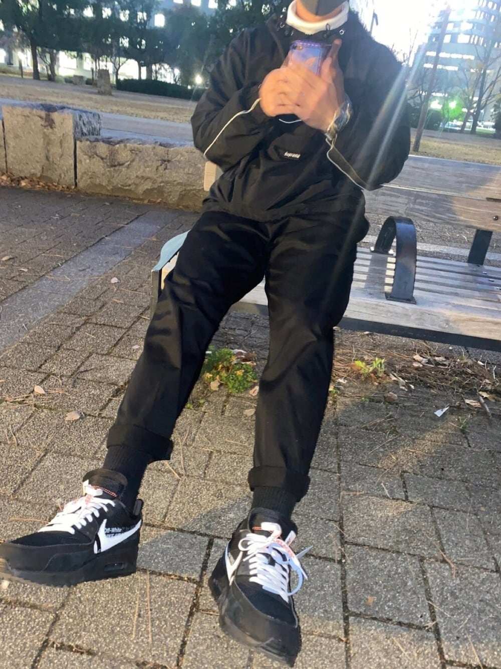 マウンテンパーカーを使った「オフホワイト×ナイキ」の人気