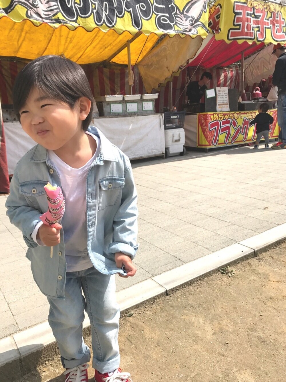 「H&Mのアイテム（シャツ/ブラウス、ブルー系）」を使った、kiii30さん（キッズ・100cm）の夏コーディネートの1枚目の写真