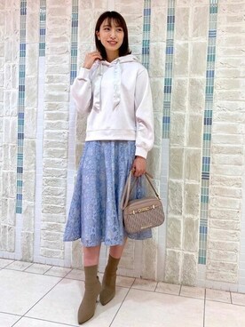 「JILL by JILL STUART（ジルバイジルスチュアート）のアイテム（Tシャツ/カットソー）」を使った、JILL by JILL STUART STAFFさん（レディース・164cm）の冬コーディネート