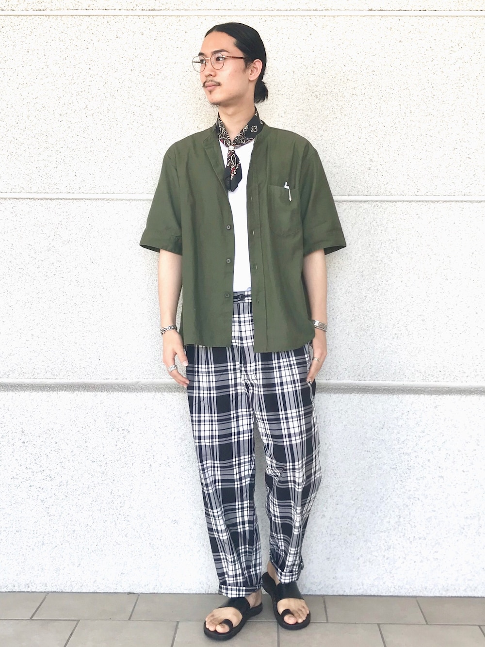 「センター分け、ロングヘア、メガネ男子、夏セールで買いました、夏、ラフ、ビッグシルエット、大人カジュアル、夏コーデ、JUTTA NUEMANN」｜「KANEKO OPTICALのBY by KANEKO OPTICAL Scott/メガネ -MADE IN JAPAN-（メガネ、ブラウン系）」を使った、roythemanさん（メンズ・180cm）の夏コーディネートの1枚目の写真