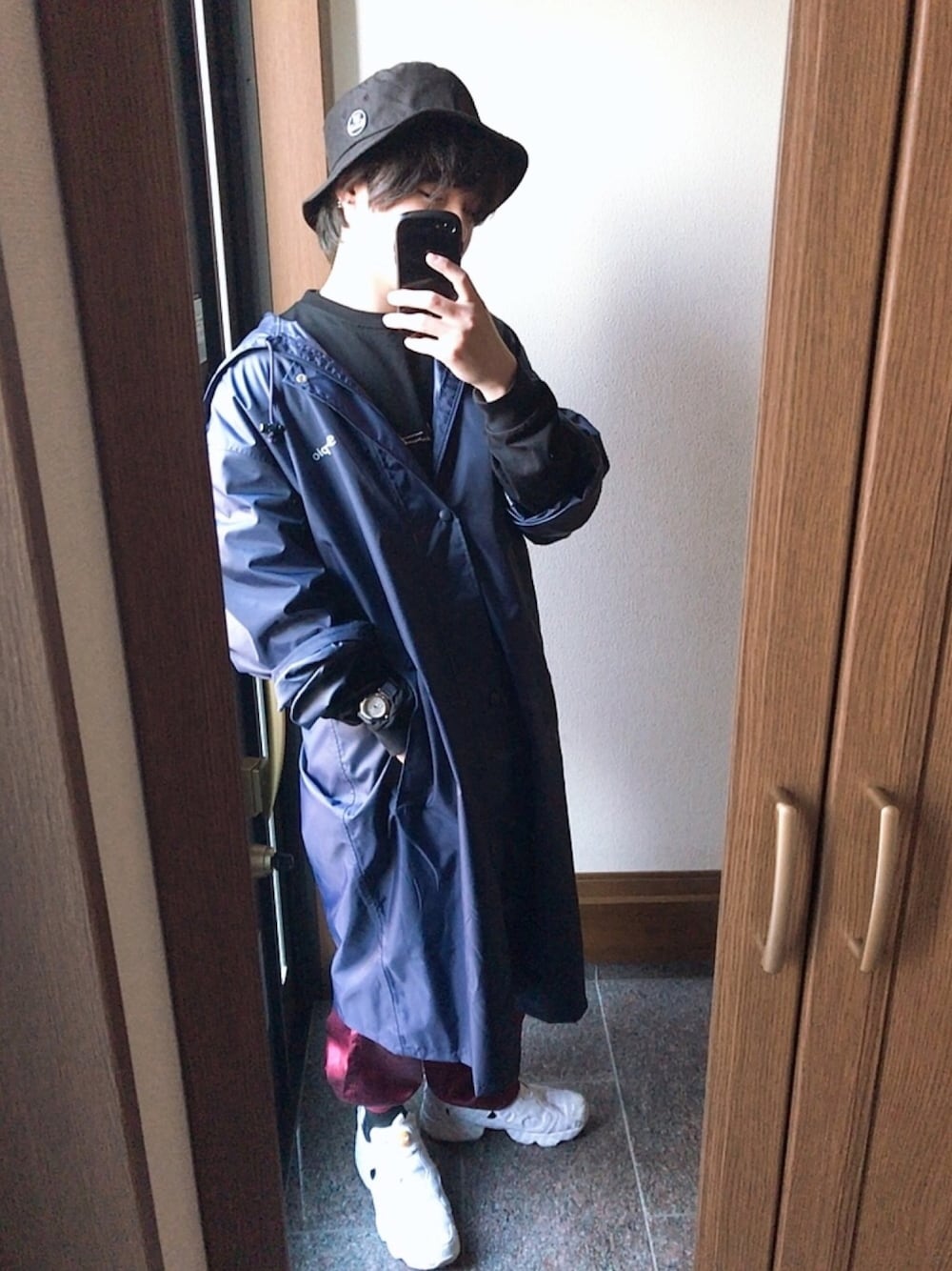 「オーバーサイズ、いいね、save、フォローお願いします🤑、今日のコーデ、お洒落さんとつながりたい、低身長、ワイドパンツ、はるコーデ、バケットハット、古着MIX、春」｜「VETEMENTSのアイテム（ナイロンジャケット、ブルー系）」を使った、大学生に向けたファッションアドバイザー@さん（メンズ・170cm）の春コーディネートの1枚目の写真