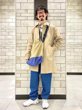 「2021春新作」｜「アイテム（ステンカラーコート）」を使った、coen Shinoさん（メンズ・165cm）の春コーディネート