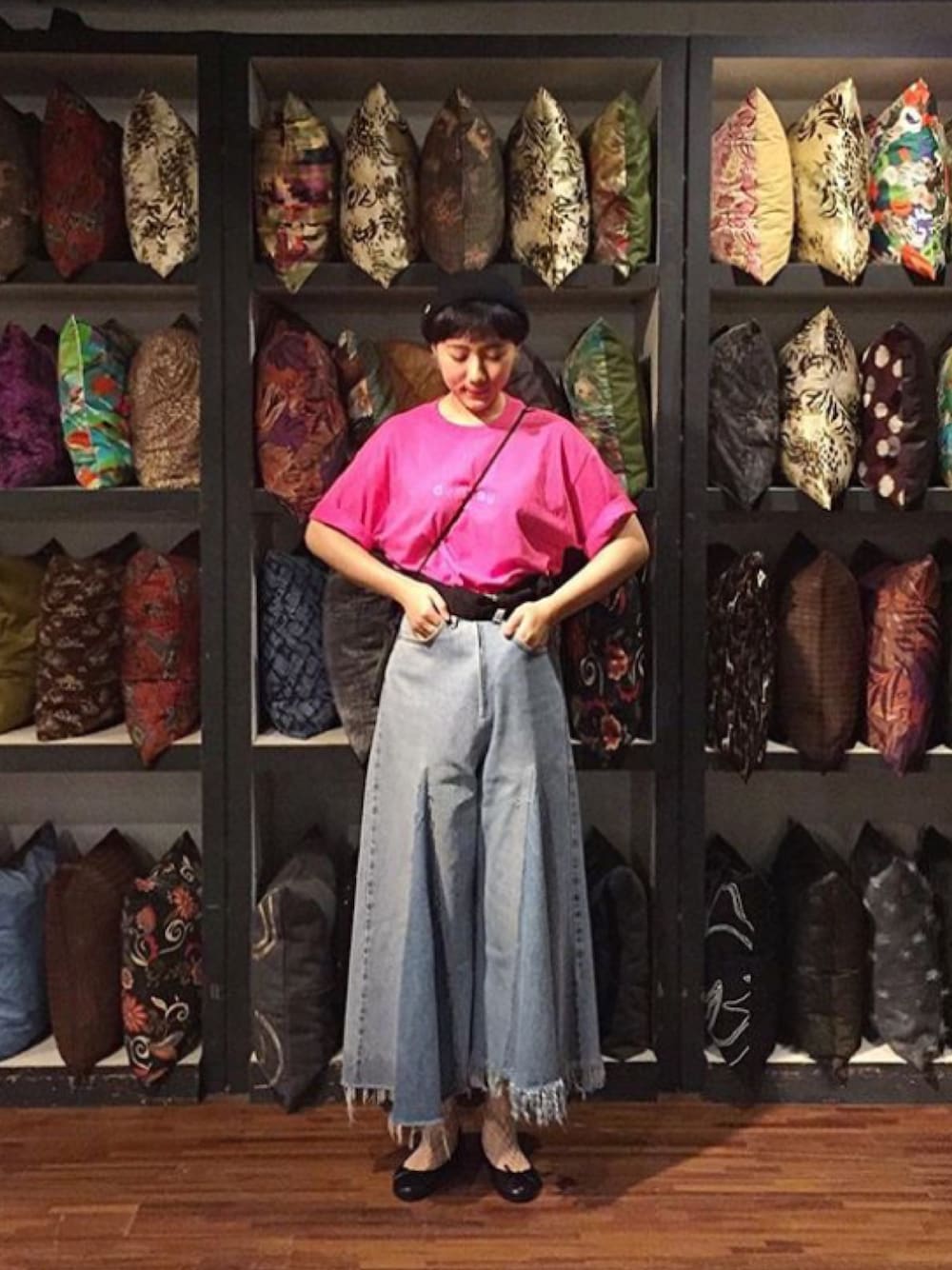 「dertbag、77circa、BEAMS」｜「dertbagのアイテム（Tシャツ/カットソー、ピンク系）」を使った、楊以珩 Zoey Yangさん（レディース・163cm）の夏コーディネートの1枚目の写真
