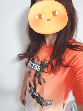 「C&Aのアイテム（Tシャツ/カットソー、オレンジ系）」を使った、芒果泰泰さん（レディース）の夏コーディネート