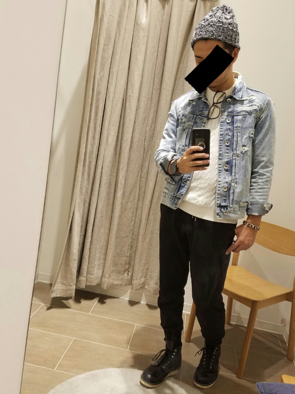 「GU、UNIQLO、デニムジャケット、スウェットパンツ、レッドウィング、ダテメガネ」｜「BAYFLOWのアイテム（ニットキャップ/ビーニー、グレー系）」を使った、Piseizyu-さん（メンズ・170cm）の冬コーディネートの1枚目の写真