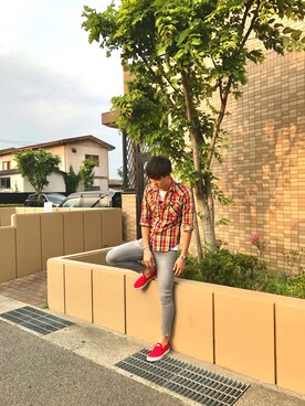 「レッド」｜「アイテム（スリッポン）」を使った、雄大さん（メンズ・178cm）の夏コーディネート