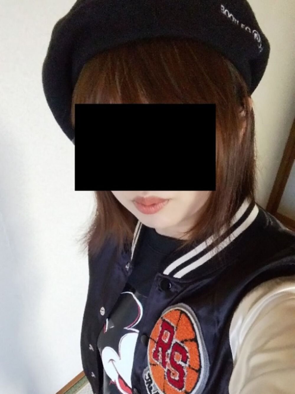 「スカジャン女子、ベレー帽」｜「RNAのE4462 BOOTLEG JUNK バスクベレー（ハンチング/ベレー帽、ブラック系）」を使った、サンセットさん（レディース・155cm）の秋コーディネートの1枚目の写真