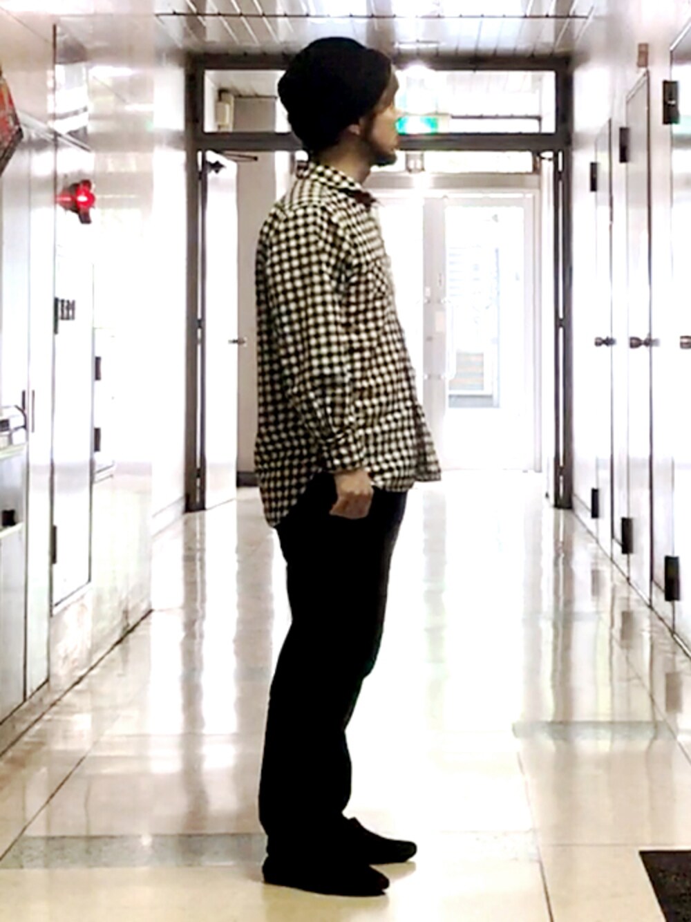 ブラック系のキャップ、その他のその他、その他のその他を着用したメンズの夏コーディネートの1枚目の写真