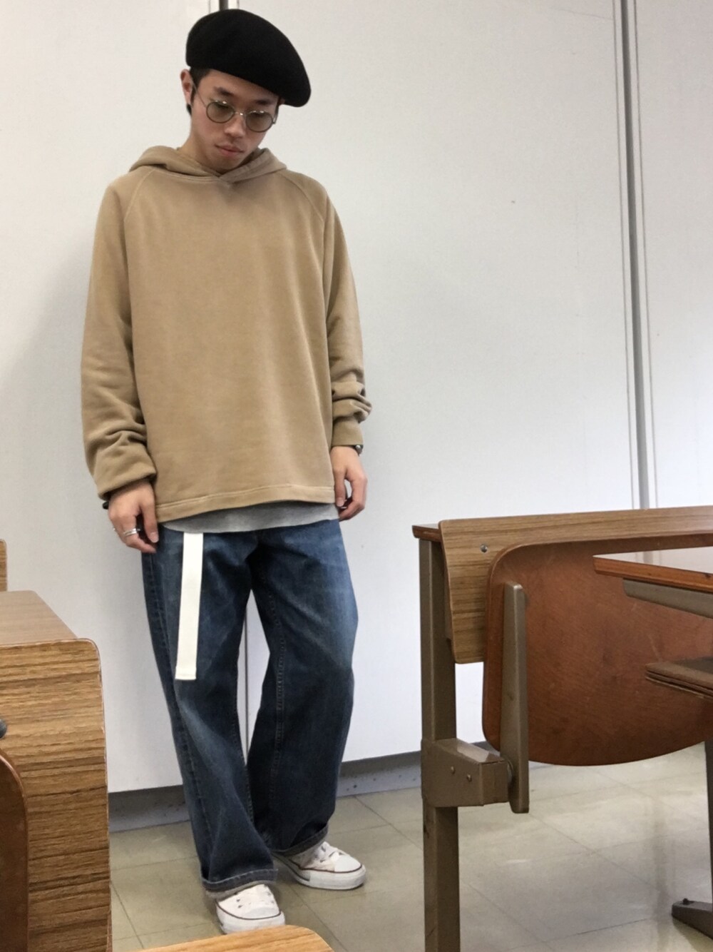 「めがね、コンバース、ワイドデニム、レイヤードスタイル、インディアンジュエリー、ayame」｜「usedのアイテム（ハンチング/ベレー帽、ブラック系）」を使った、matsuokaさん（メンズ・165cm）の冬コーディネートの1枚目の写真