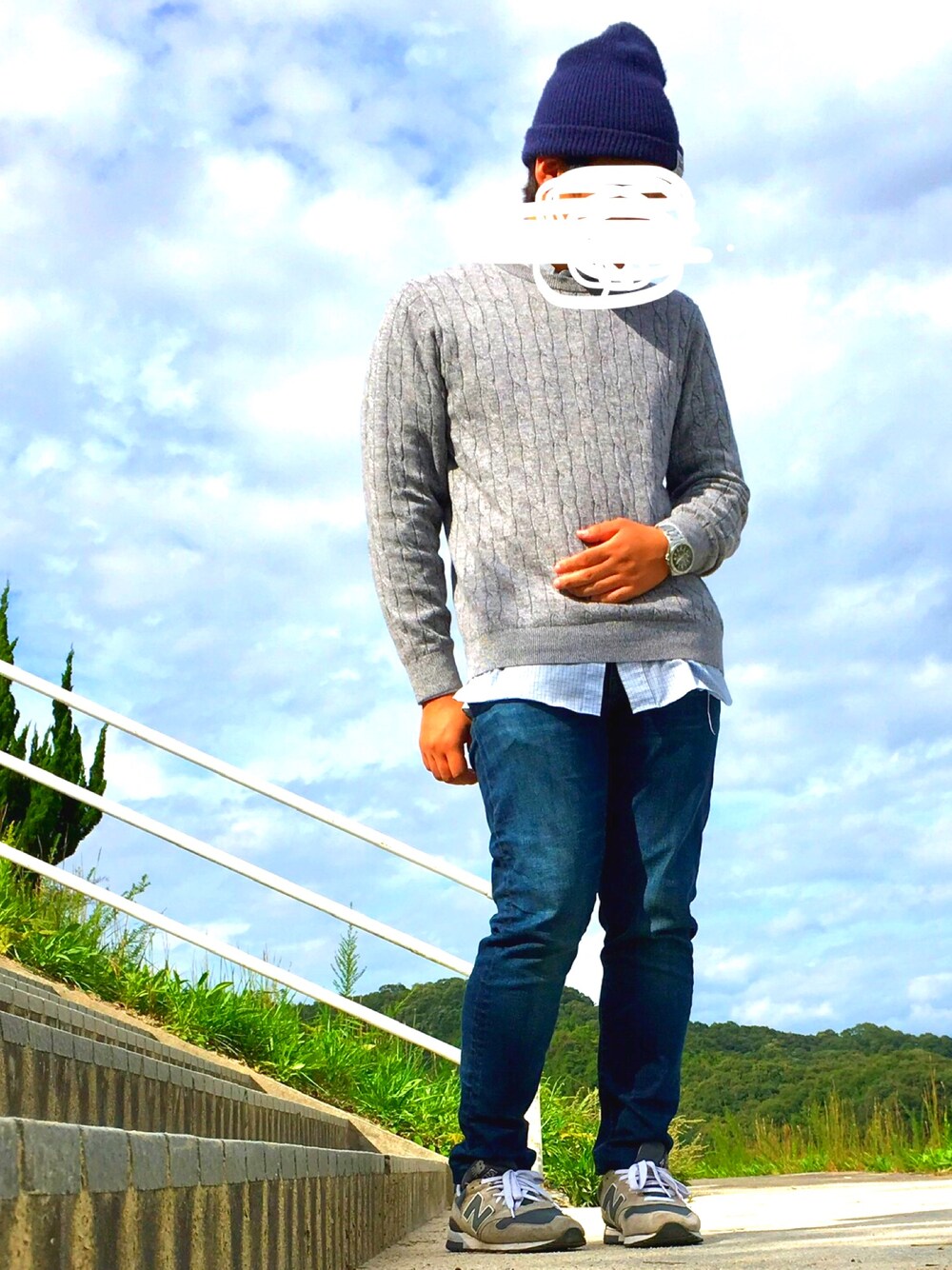 「ちょっと暑かった」｜「UNIQLOのアイテム（ニット/セーター、グレー系）」を使った、にむらさん（メンズ・175cm）の秋コーディネートの1枚目の写真