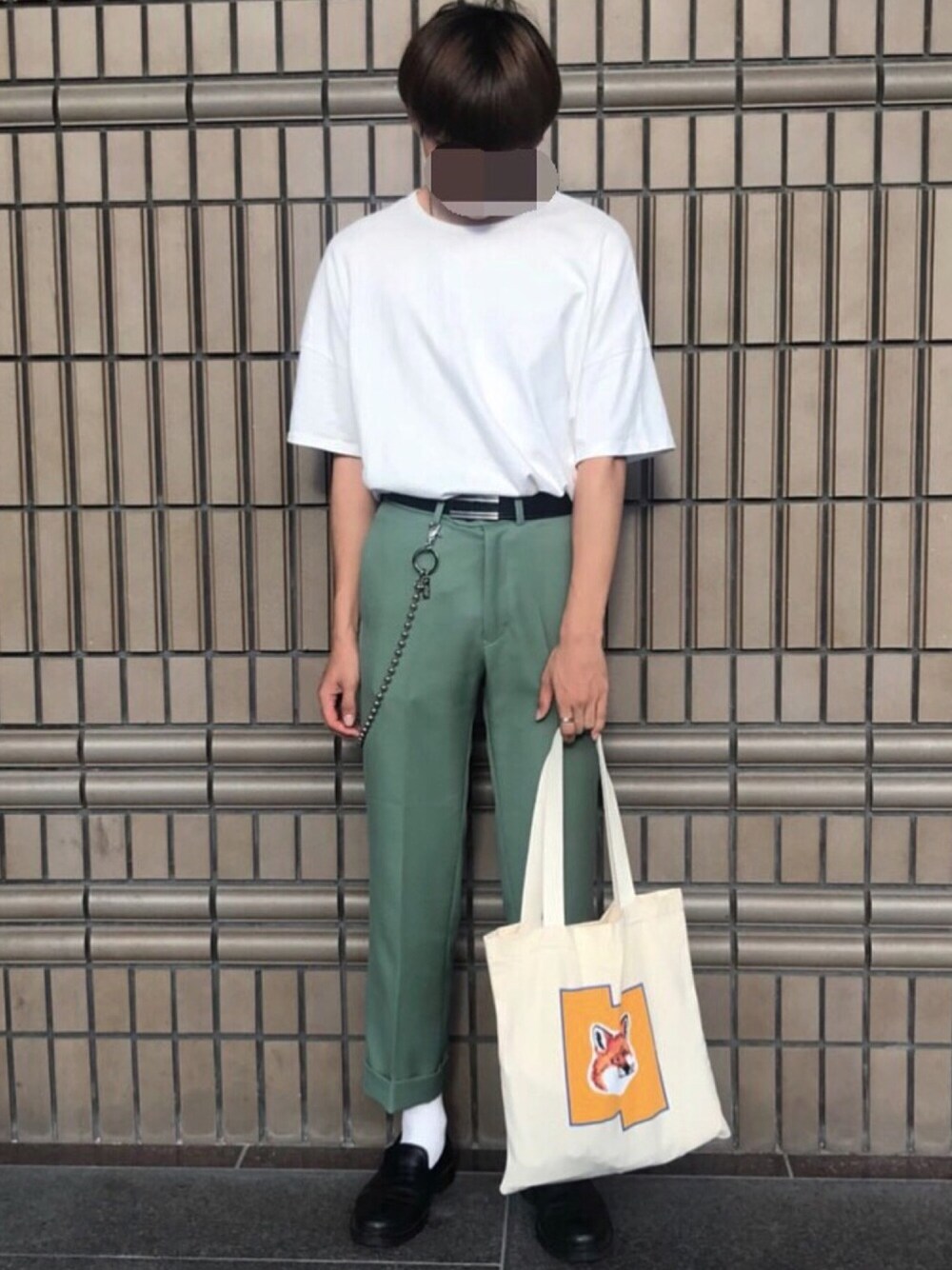 「韓国、韓国ファッション、韓国系、スラックス、メゾンキツネ、kaiko、パンツスタイル、ウォレットチェーン、ビッグシルエット、HARE」｜「HAREのアイテム（Tシャツ/カットソー、ホワイト系）」を使った、hさん（メンズ・175cm）の夏コーディネートの1枚目の写真