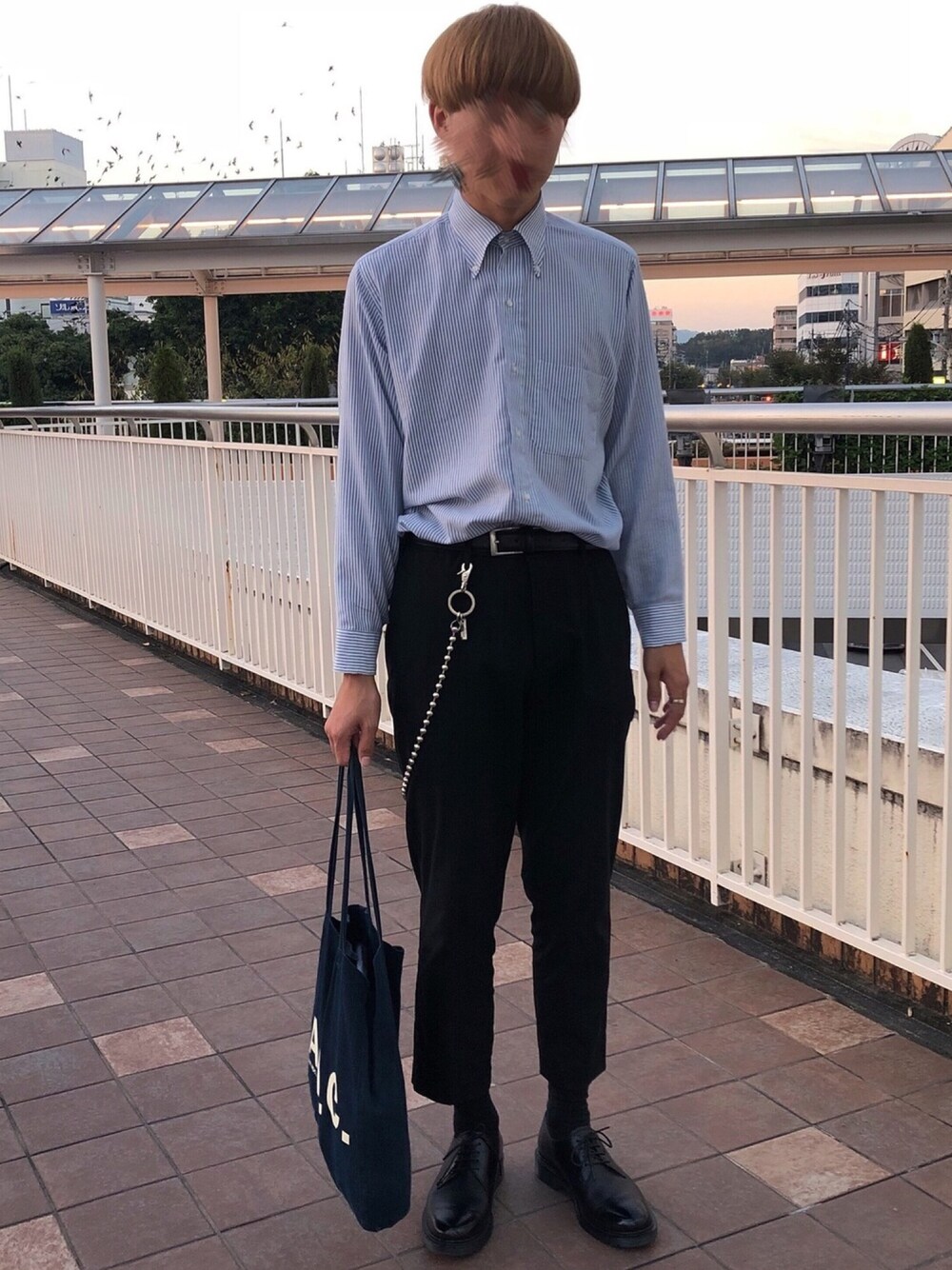 「韓国、韓国ファッション、韓国系、韓国ブランド、ストライプ、スラックス、A.P.C.、マッシュ、ウォレットチェーン、シンプルコーデ」｜「Toysrusのアイテム（おもちゃ、ゴールド系）」を使った、hさん（メンズ・175cm）の秋コーディネートの1枚目の写真