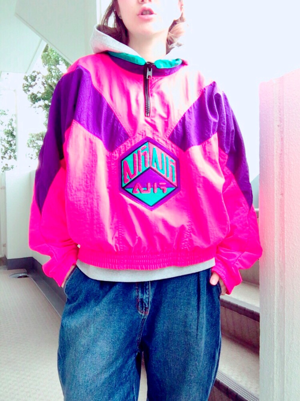 「FILA、スポーツミックス、GU、パーカー、グレー、デニム、ジャージ、シャカシャカ、派手、ハーフアップ」｜「FILAのアイテム（ジャージ、ピンク系）」を使った、マさん（レディース・154cm）の春コーディネートの1枚目の写真