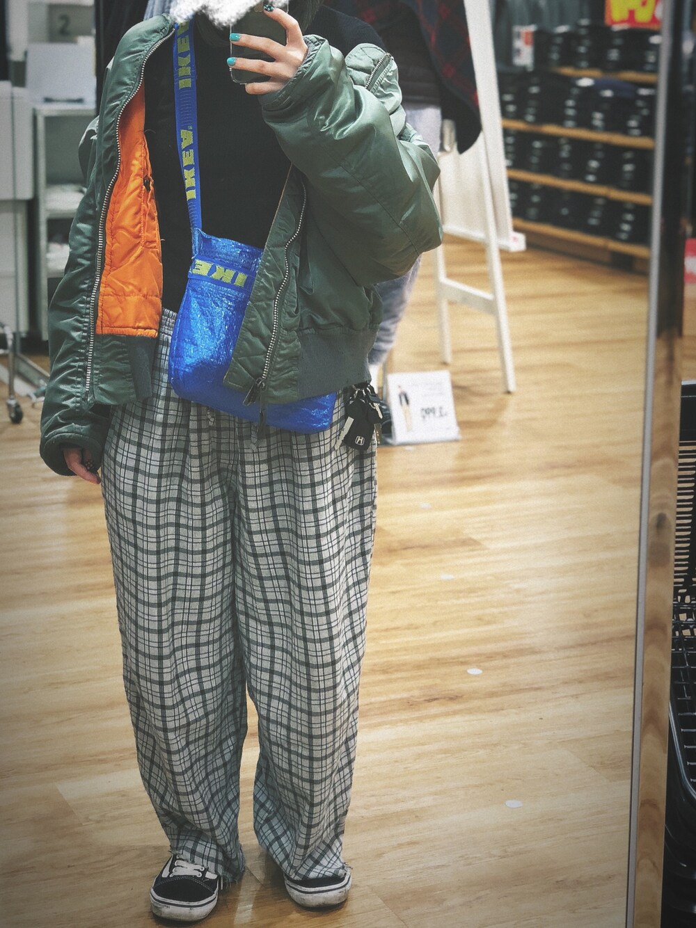 「used、古着、ゆるコーデ、UNIQLO、タートルネック、M-1、チェックパンツ、オールドスクール、VANS、冬」｜「USEDのアイテム（その他パンツ、グレー系）」を使った、マさん（レディース・154cm）の冬コーディネートの1枚目の写真