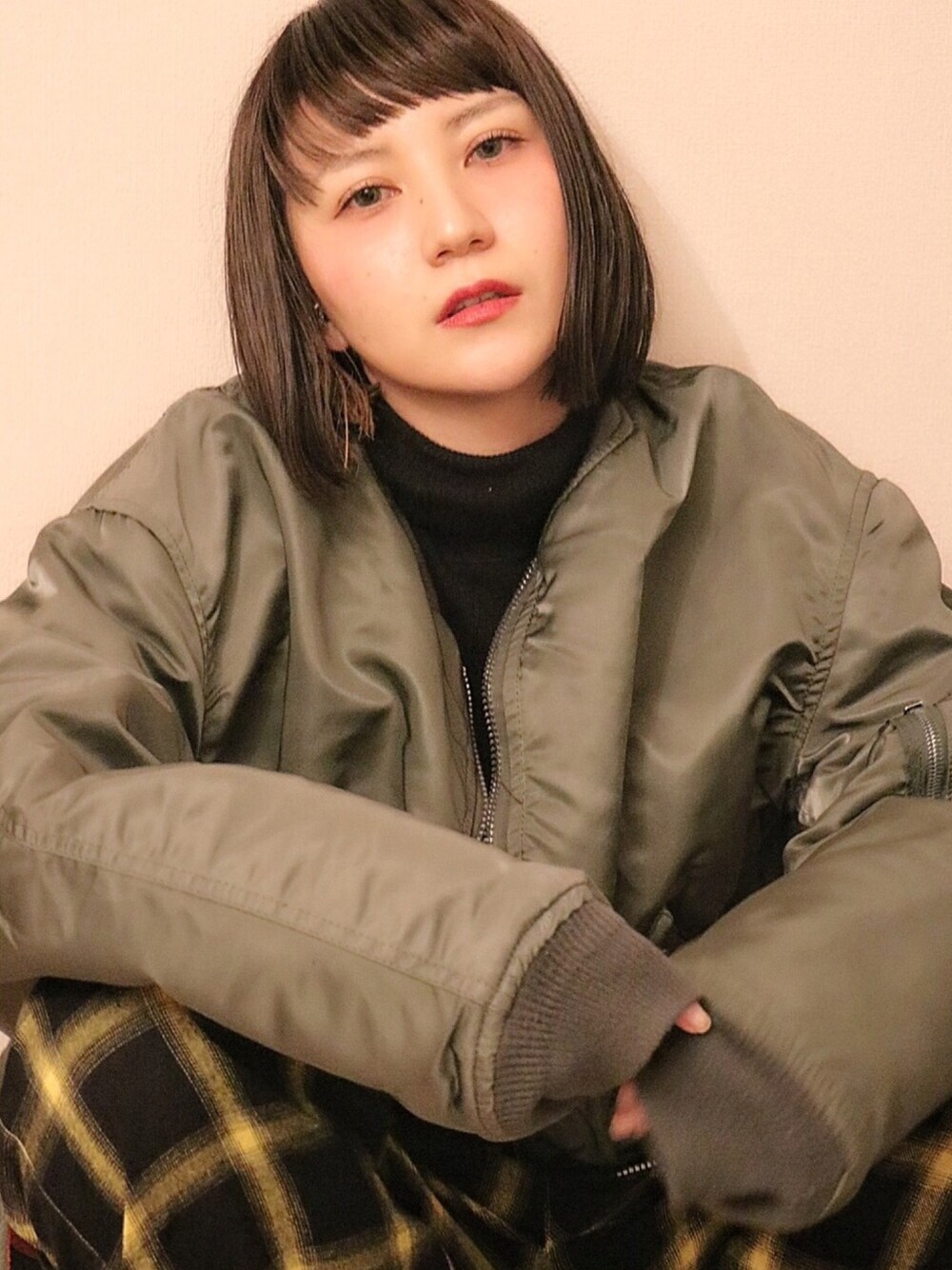 「used、古着、MA-1、柄パンツ、oldskool、VANS、alpha、タートルネック、スニーカー、ストリート服が好き」｜「UNIQLOのアイテム（ニット/セーター、ブラック系）」を使った、マさん（レディース・154cm）の冬コーディネートの1枚目の写真