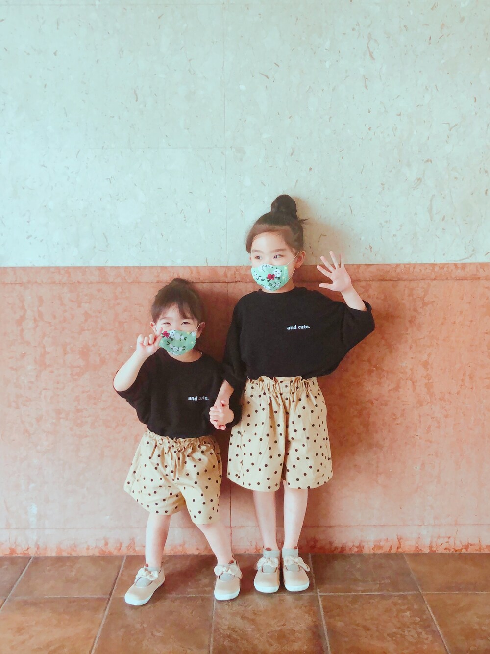 「姉妹コーデ、GU、女の子コーデ、GUコーデ、６歳と３歳」｜「GUのアイテム（スウェット、ブラック系）」を使った、hiyokuruさん（キッズ・110cm）の夏コーディネートの1枚目の写真