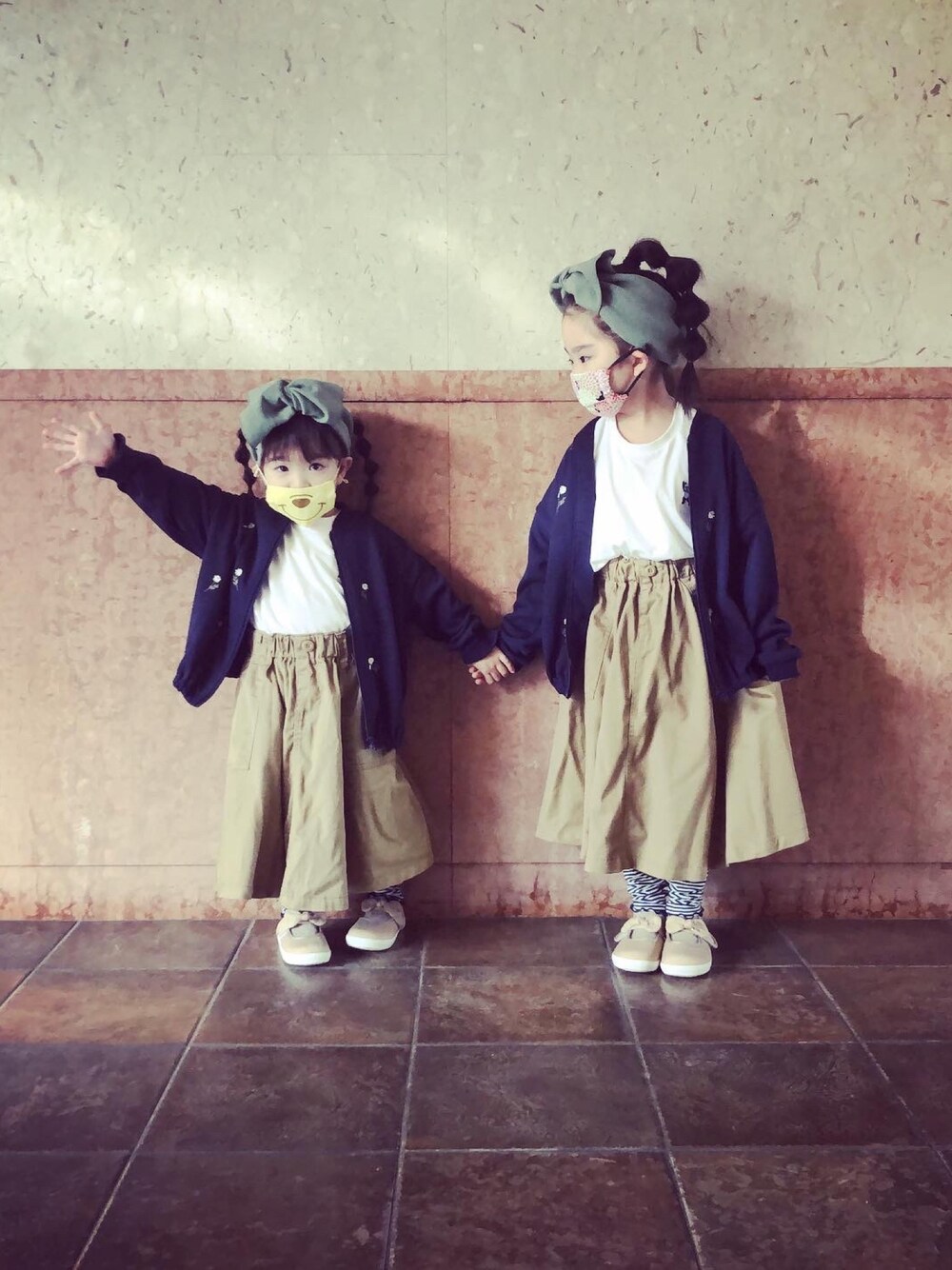 「女の子コーデ、姉妹コーデ、GU、coen kids、ヘアバンド女子」｜「Seraphの花刺繍ジップアップカーディガン（カーディガン/ボレロ、ブルー系）」を使った、hiyokuruさん（キッズ・110cm）の夏コーディネートの1枚目の写真