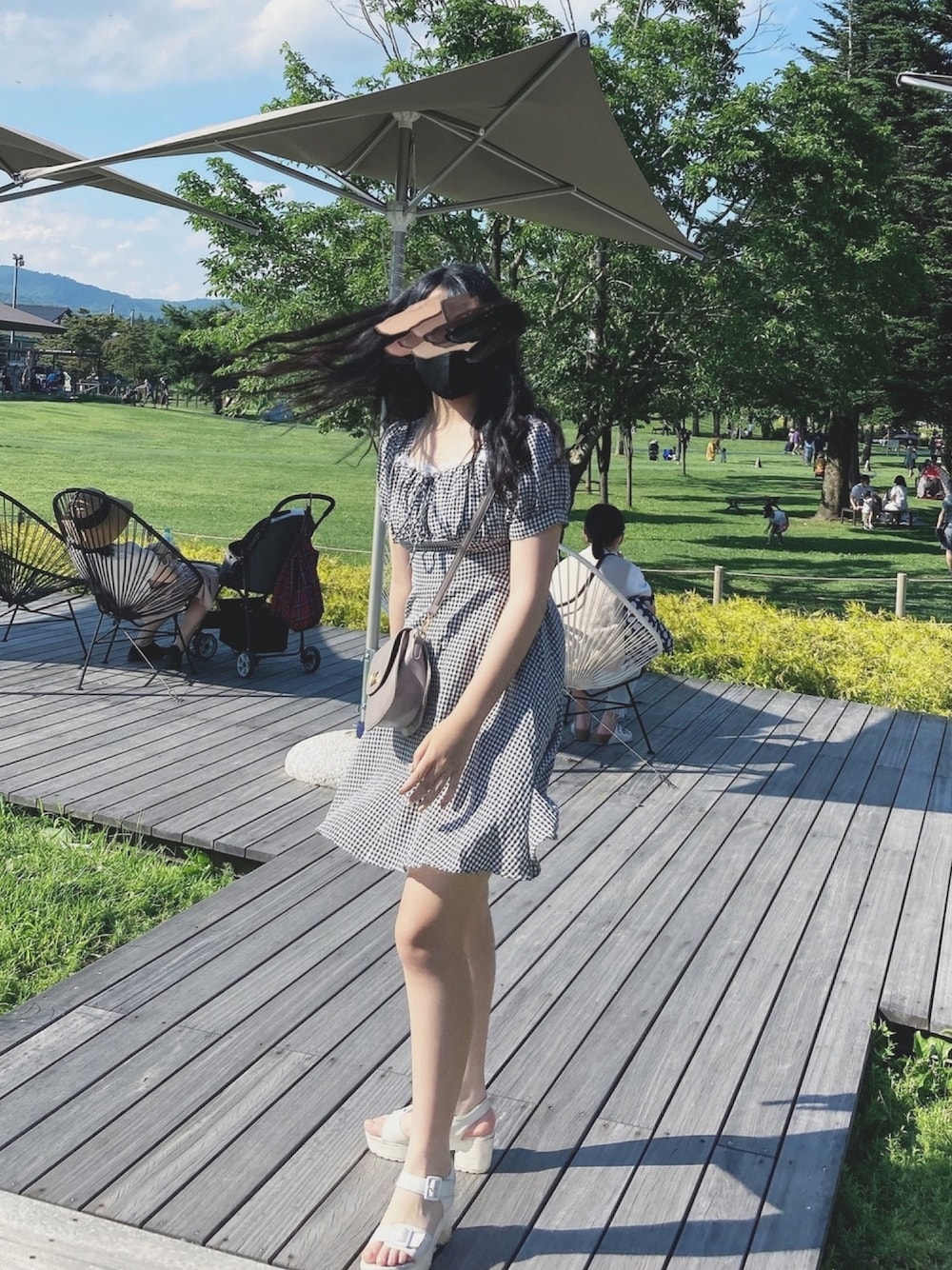 「ootd、チェック、ワンピース、ギンガムチェック、チェックワンピース、韓国ファッション、韓国ブランド、韓国通販、夏コーデ、ミニワンピ」｜「SONAのアイテム（ワンピース、ブラック系）」を使った、asuuuu03さん（レディース・165cm）の秋コーディネートの1枚目の写真