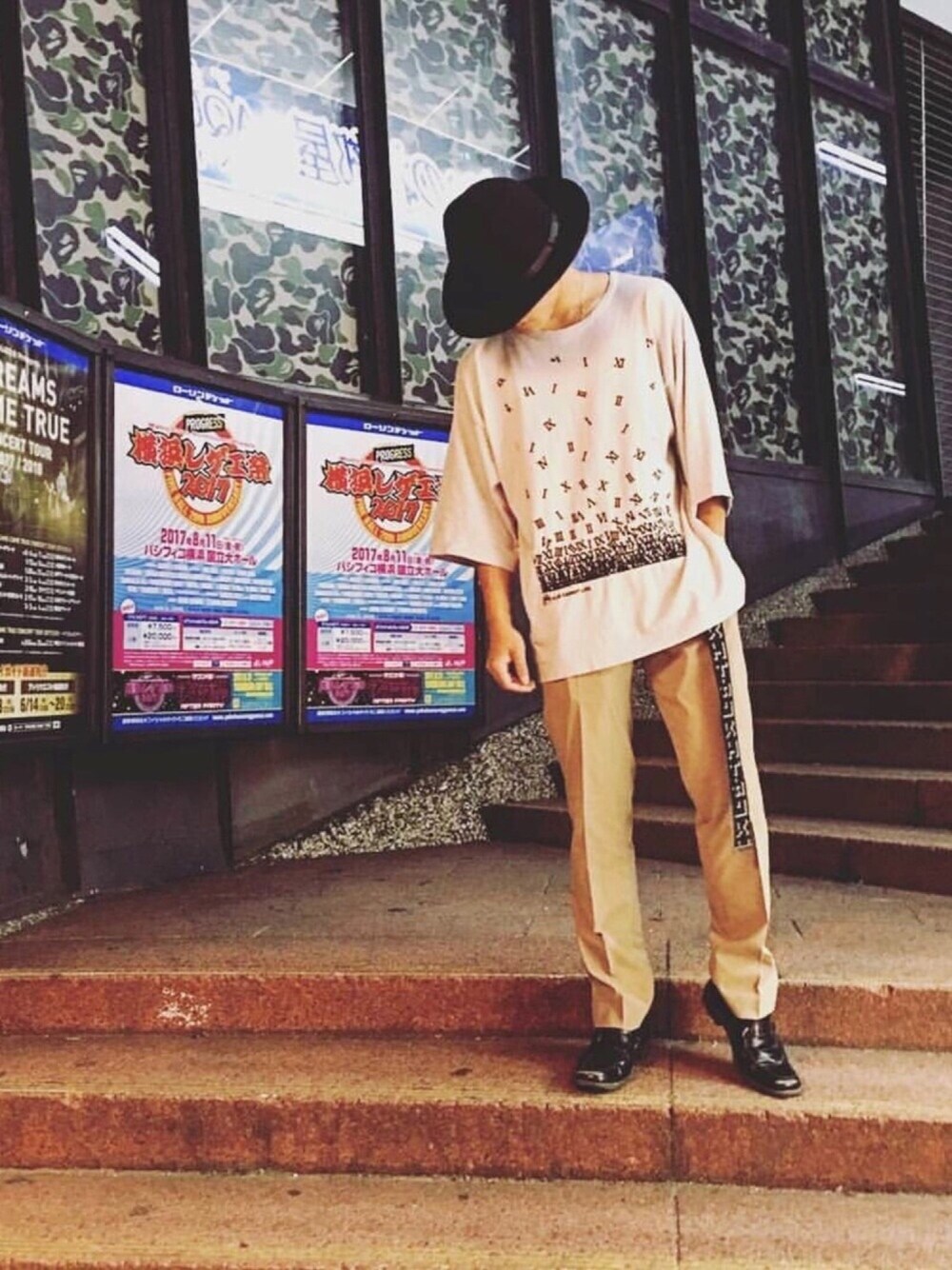 「夏コーデ、シャリーフ(SHAREEF)、古着MIX、ootd、チノパン、ローファー、原宿、ハットコーデ、ラフ、渋谷」｜「VINTAGEのアイテム（キャップ、ブラック系）」を使った、経田 完治 さん（メンズ・168cm）の夏コーディネートの1枚目の写真