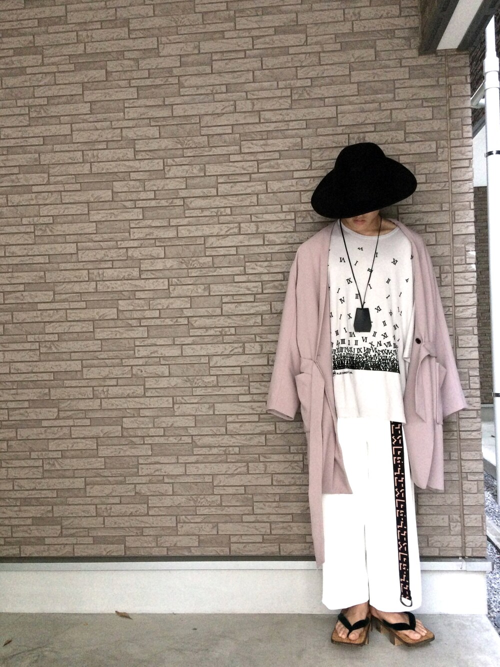 「カジュアルコーデ、モード、シャリーフ(SHAREEF)、下駄、古着、ootd、ハレ、ハット、夏、ピンク」｜「HAREのＴＲノーカラーコート(HARE)（ノーカラージャケット、ピンク系）」を使った、経田 完治 さん（メンズ・168cm）の夏コーディネートの1枚目の写真