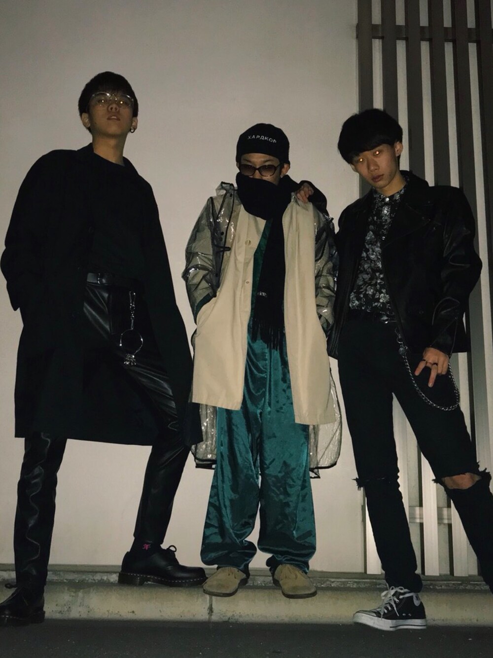 「ブラック、古着、高校生、シースルー、トレンチコート、ゴーシャラブチンスキー、ビーニー、緑、モード、vintage」｜「Gosha Rubchinskiyのアイテム（ニットキャップ/ビーニー、ブラック系）」を使った、経田 完治 さん（メンズ・168cm）の秋コーディネートの1枚目の写真