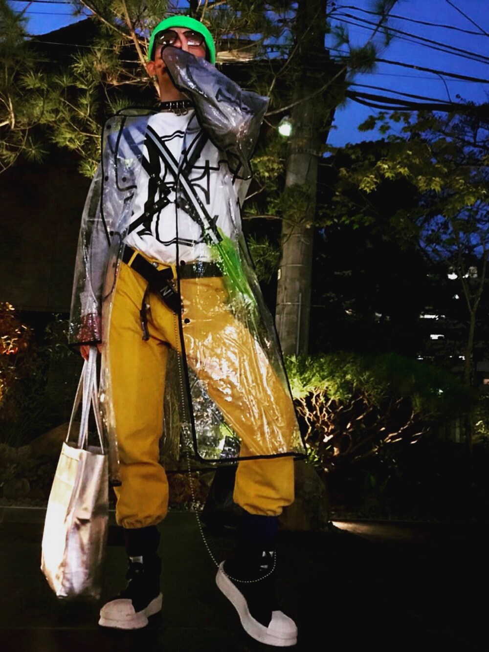「シースルー、ビーニー、高校生、黄色、A.P.C.、シルバー、原宿、サングラス、休日スタイル、雨の日コーデ」｜「VINTAGEのアイテム（ニットキャップ/ビーニー、グリーン系）」を使った、経田 完治 さん（メンズ・168cm）の秋コーディネートの1枚目の写真