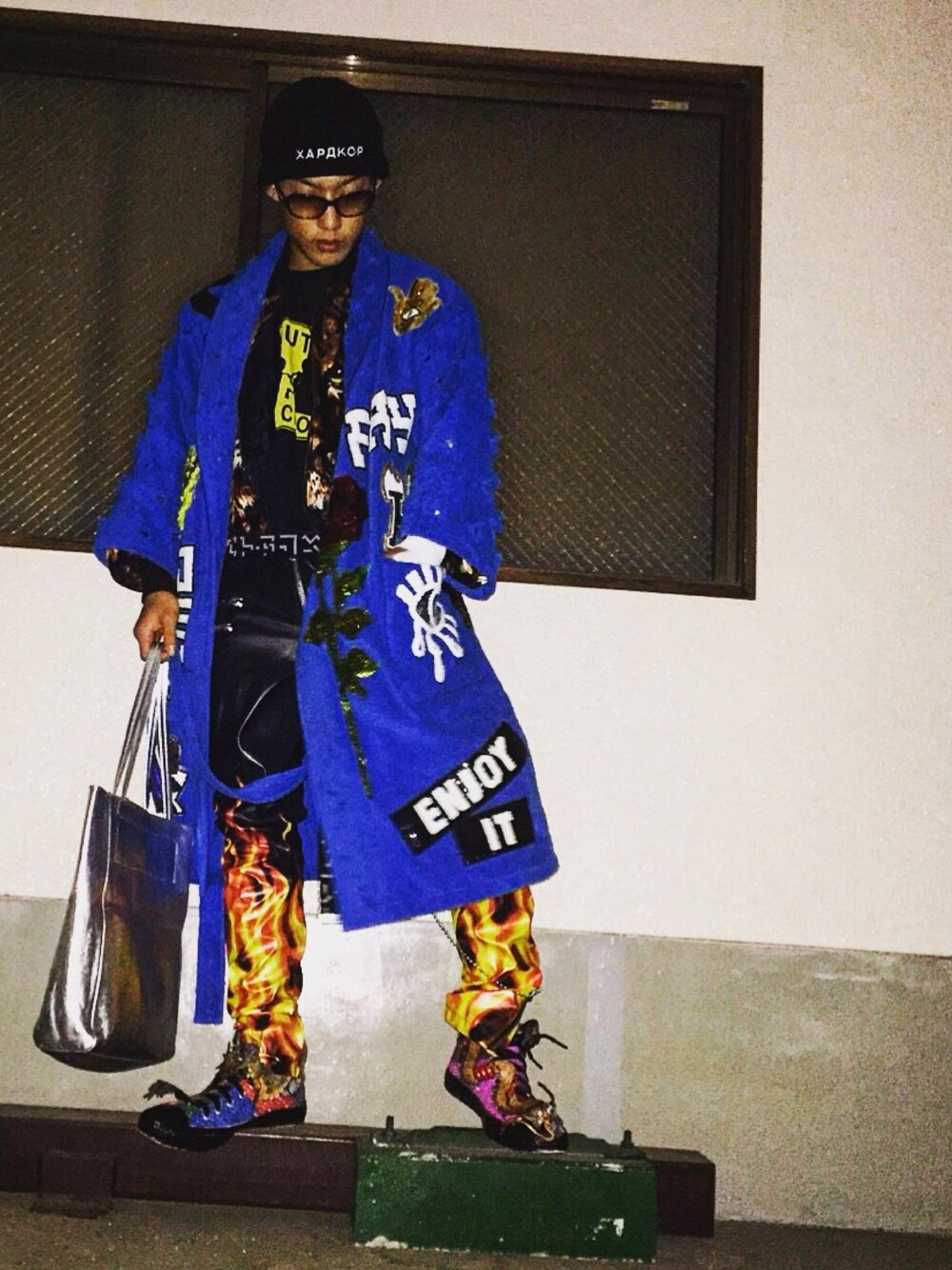 「休日スタイル、スニーカー、古着MIX、converse、リメイク、ファイヤー、サンローランパリ、おしゃれさんと繋がりたい、ootd、青」｜「Yves Saint Laurentのアイテム（その他アウター、ブルー系）」を使った、経田 完治 さん（メンズ・168cm）の秋コーディネートの1枚目の写真