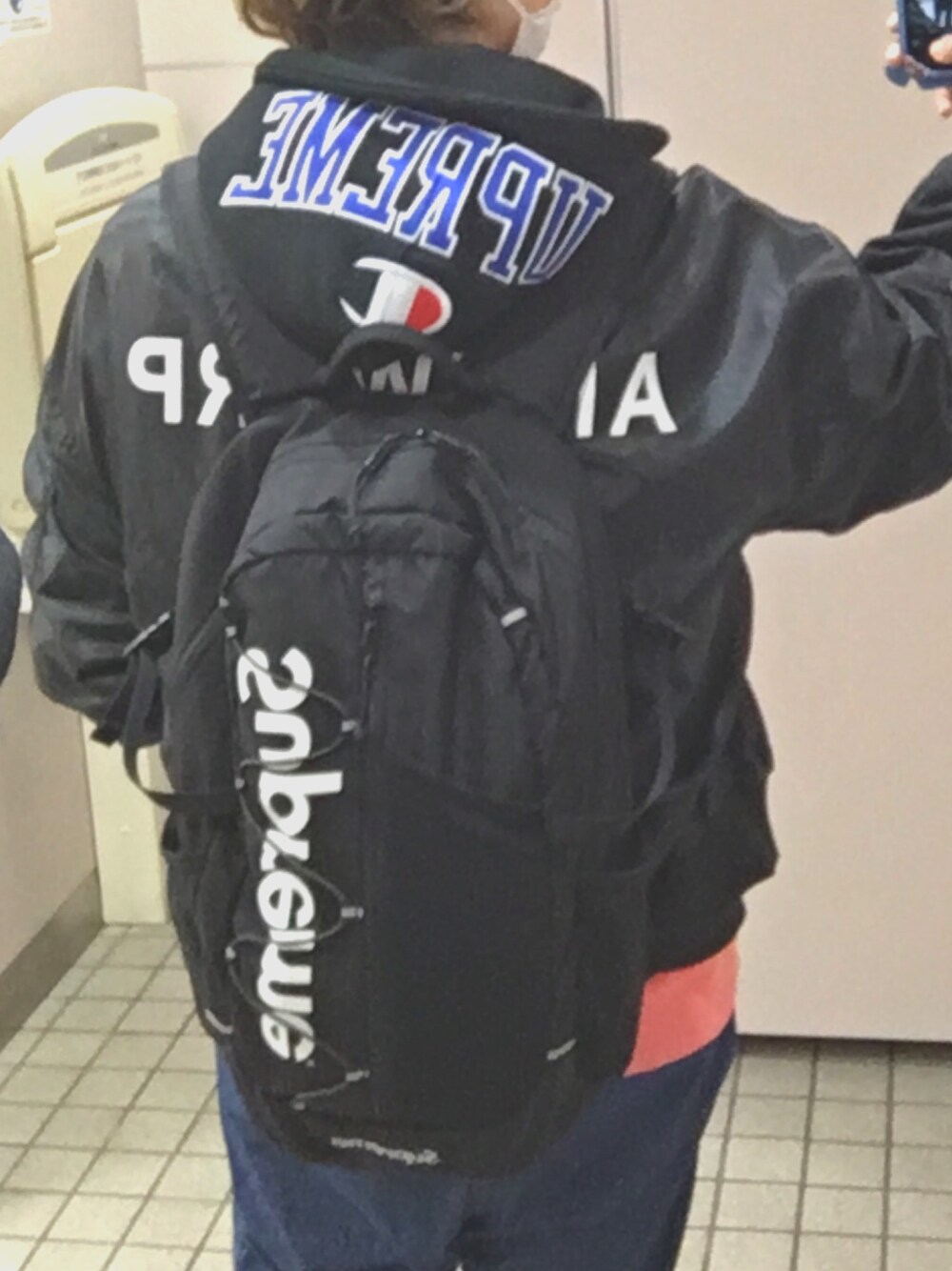 「シュプリーム、チャンピオン、Champion、supreme、coen、スウェット、MA-1、バックパック」｜「Supreme のアイテム（バックパック/リュック、ブラック系）」を使った、adaaajoさん（レディース・166cm）の冬コーディネートの1枚目の写真