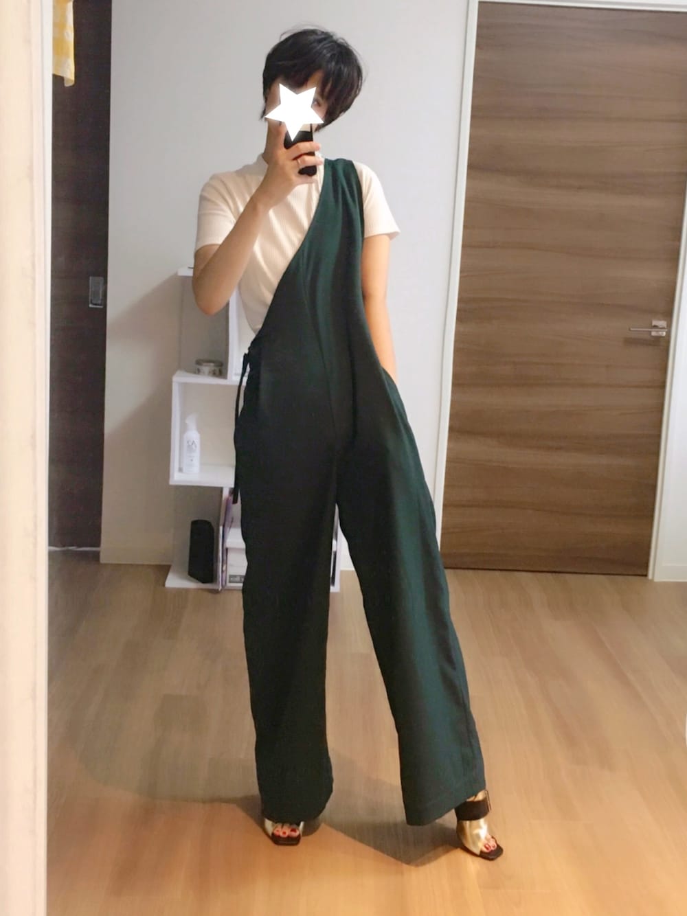 「アンスリード、UN3D.、サロペット、ワンショルダー、ワンショルダーサロペット、OSMOSIS、サンダル、白Tシャツ、モードカジュアル」｜「UN3D.のアイテム（サロペット/オーバーオール、グリーン系）」を使った、adaaajoさん（レディース・166cm）の夏コーディネートの1枚目の写真