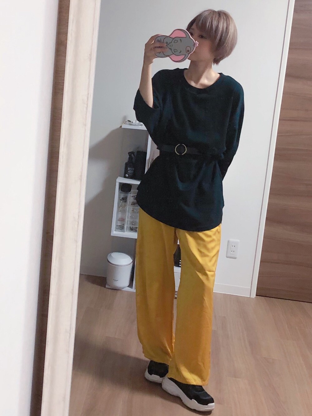 「PAGEBOY、ページボーイ、サテンパンツ、チュニック、ダッドスニーカー、カジュアル、ラクチンコーデ、プチプラ、大人カジュアル」｜「PAGEBOYのドルマンチュニックカットソー（Tシャツ/カットソー、ブラック系）」を使った、adaaajoさん（レディース・165cm）の夏コーディネートの1枚目の写真