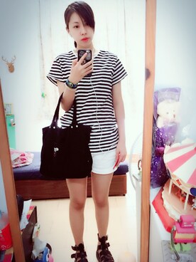 「アイテム（音楽/本・雑誌、レッド系）」を使った、Yi  Linさん（レディース・160cm）の秋コーディネート