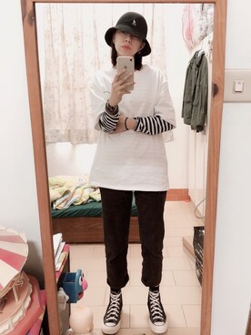 Yi  Lin is wearing KANGOL