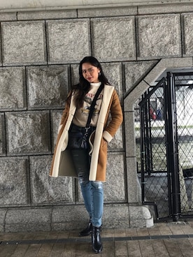 「COACH」｜「アイテム（ムートンコート）」を使った、上田音羽さん（レディース・166cm）の秋コーディネート