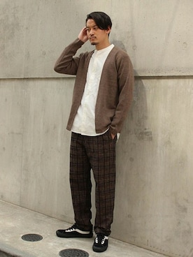 「JOURNAL STANDARD（ジャーナルスタンダード）のアイテム（カーディガン/ボレロ）」を使った、松下 和貴さん（メンズ・177cm）の秋コーディネート