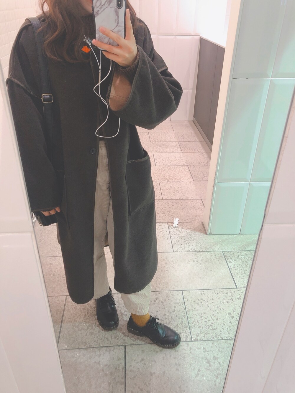 「Kastaneのアイテム（ステンカラーコート、ブラウン系）」を使った、Wakaさん（レディース・153cm）の春コーディネートの1枚目の写真