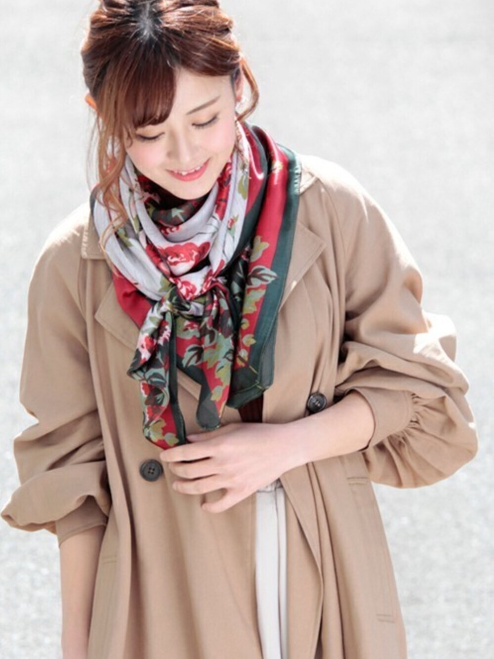 その他のバンダナ/スカーフを着用したレディースの夏コーディネートの1枚目の写真